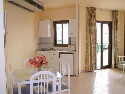 Mediterraneo Apts Apartamento *