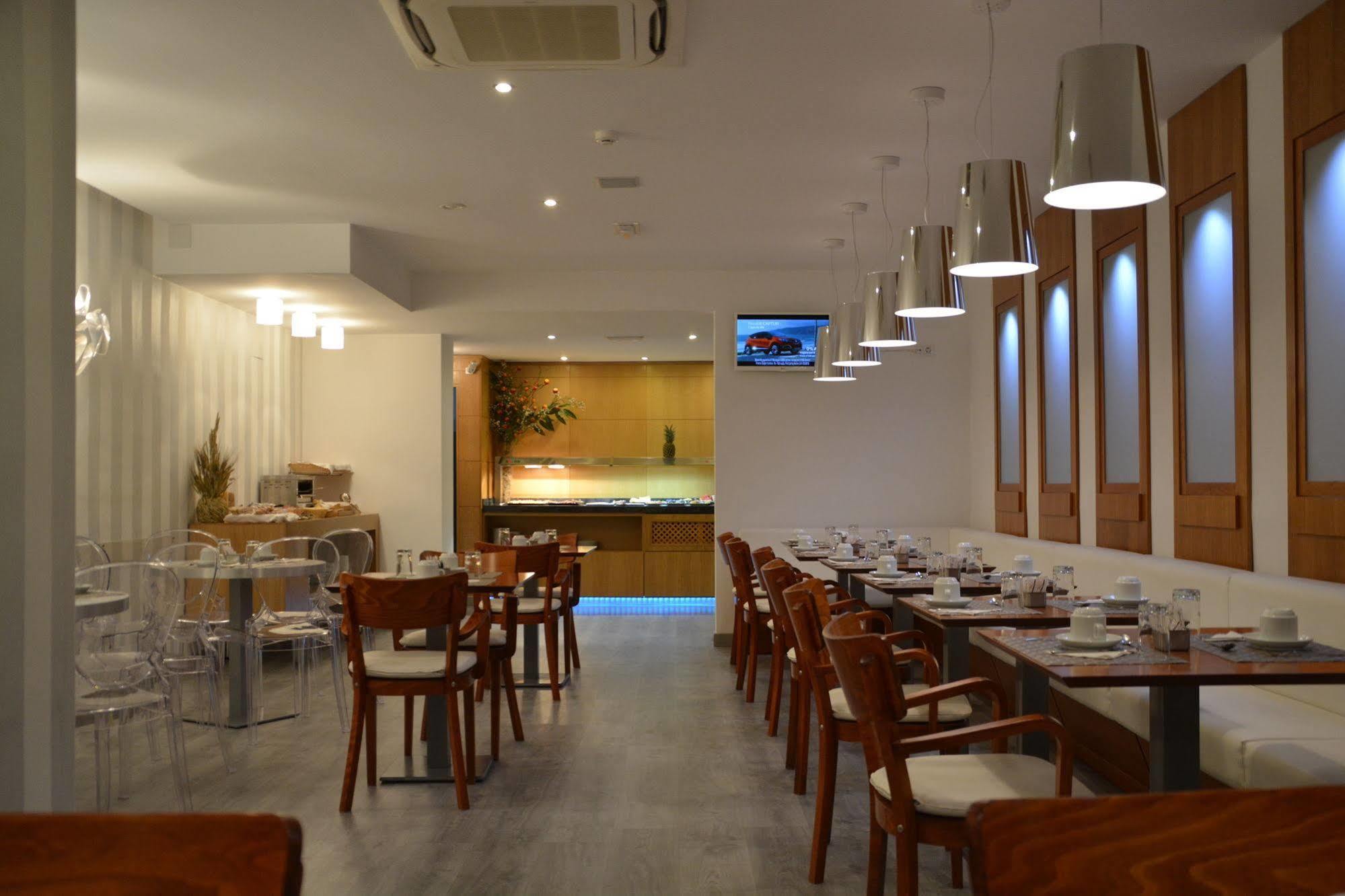 Mena Plaza 2* Nerja