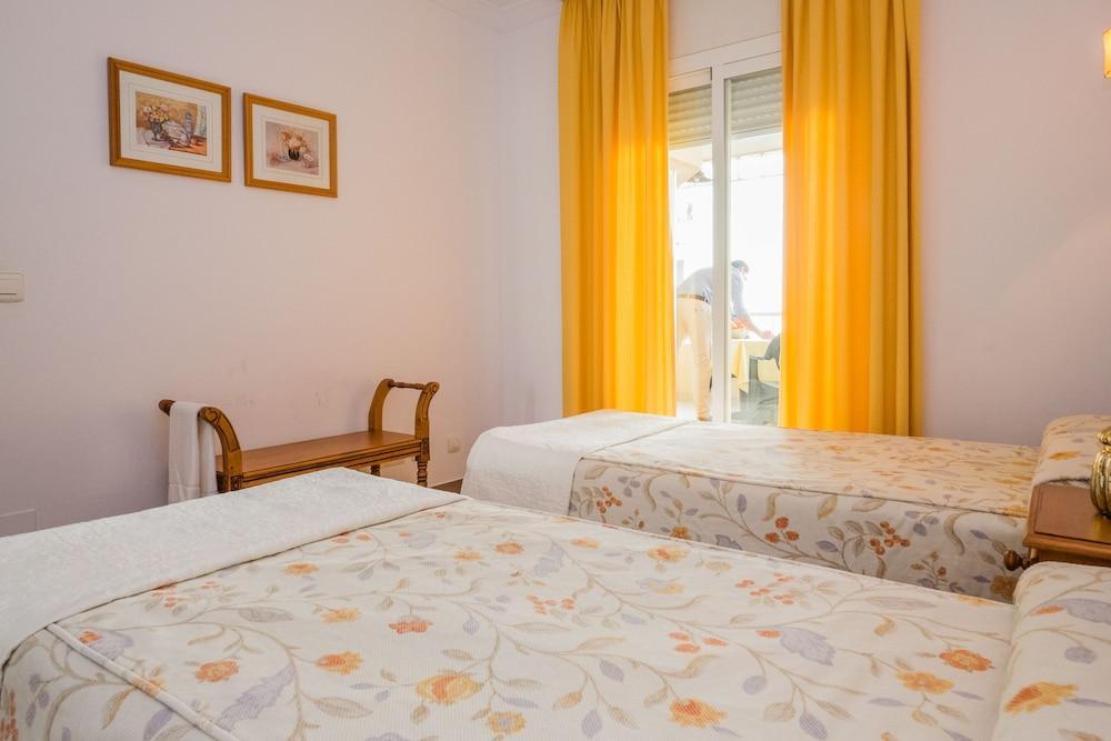 Andalucia - Edificio Cantares Nerja