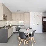 A410 Frontlilne Apartment