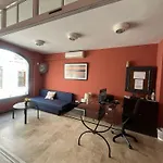 Hostal Montys