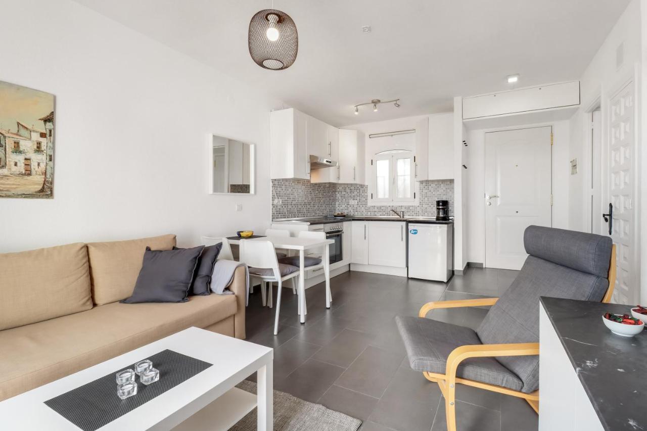 1 Bedroom In Verano Azul, Free Wi-fi Apartamento Nerja