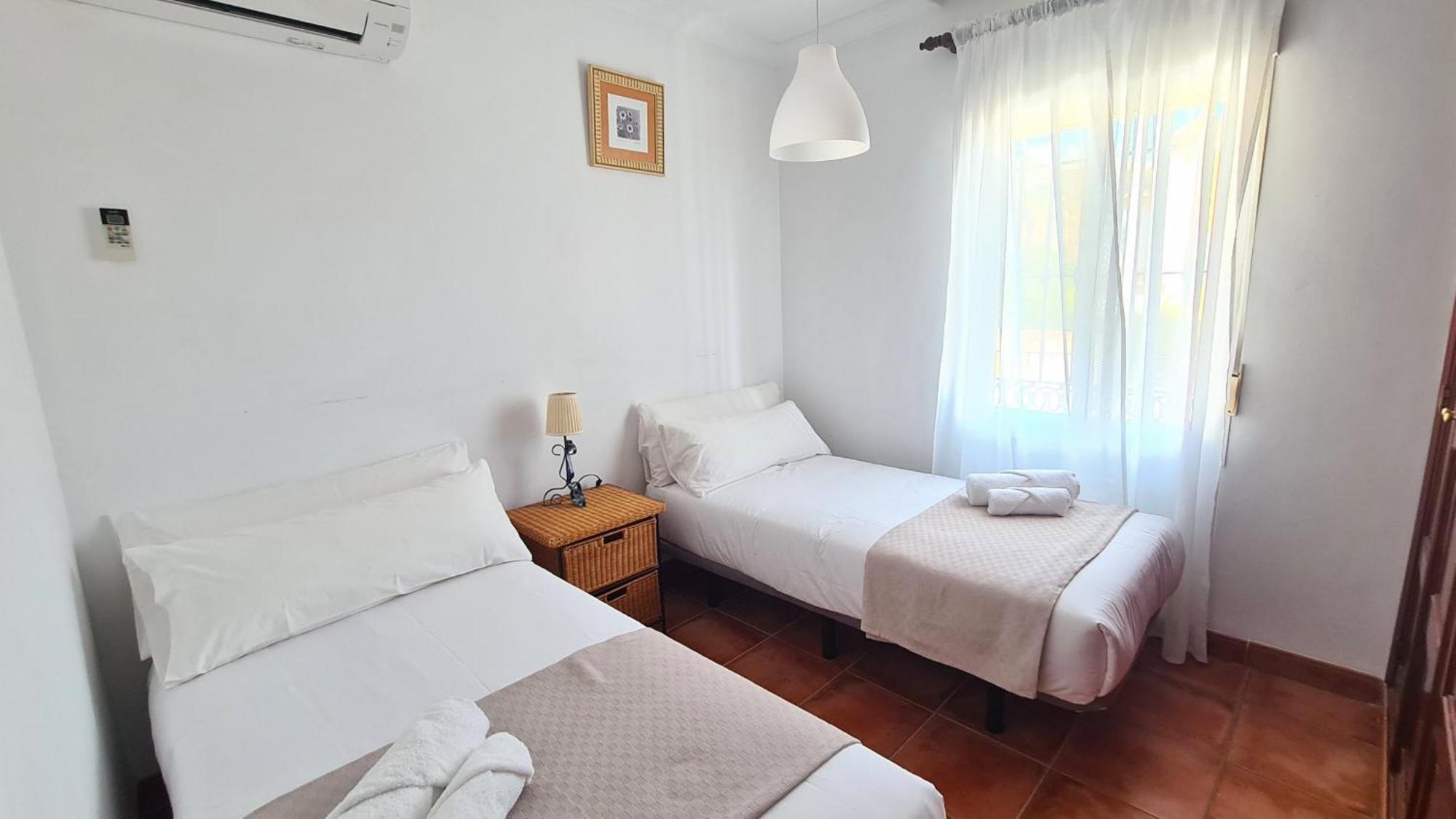 Tamango Hill Silhouse Pousada Nerja
