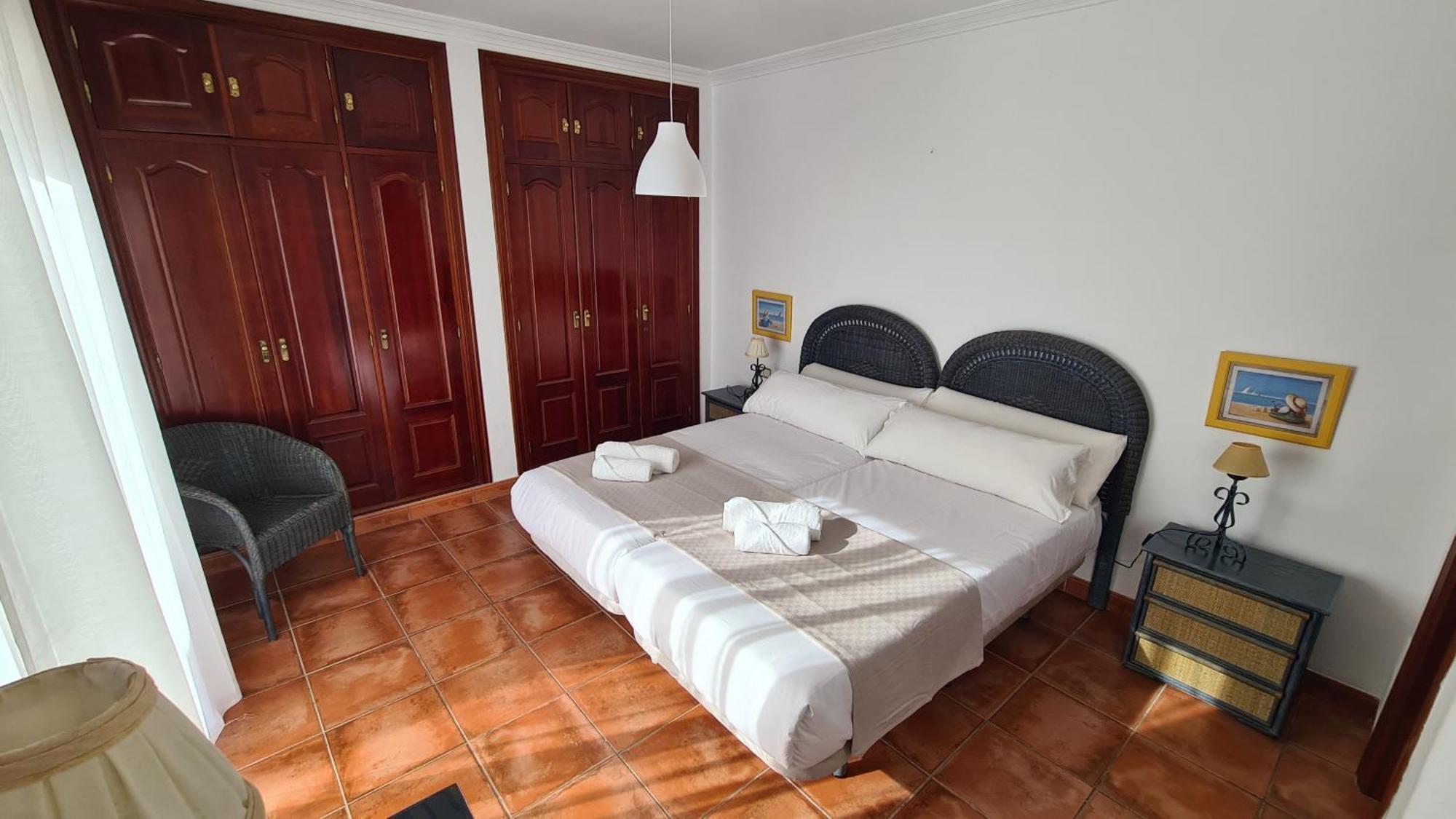 Tamango Hill Silhouse Pousada Nerja