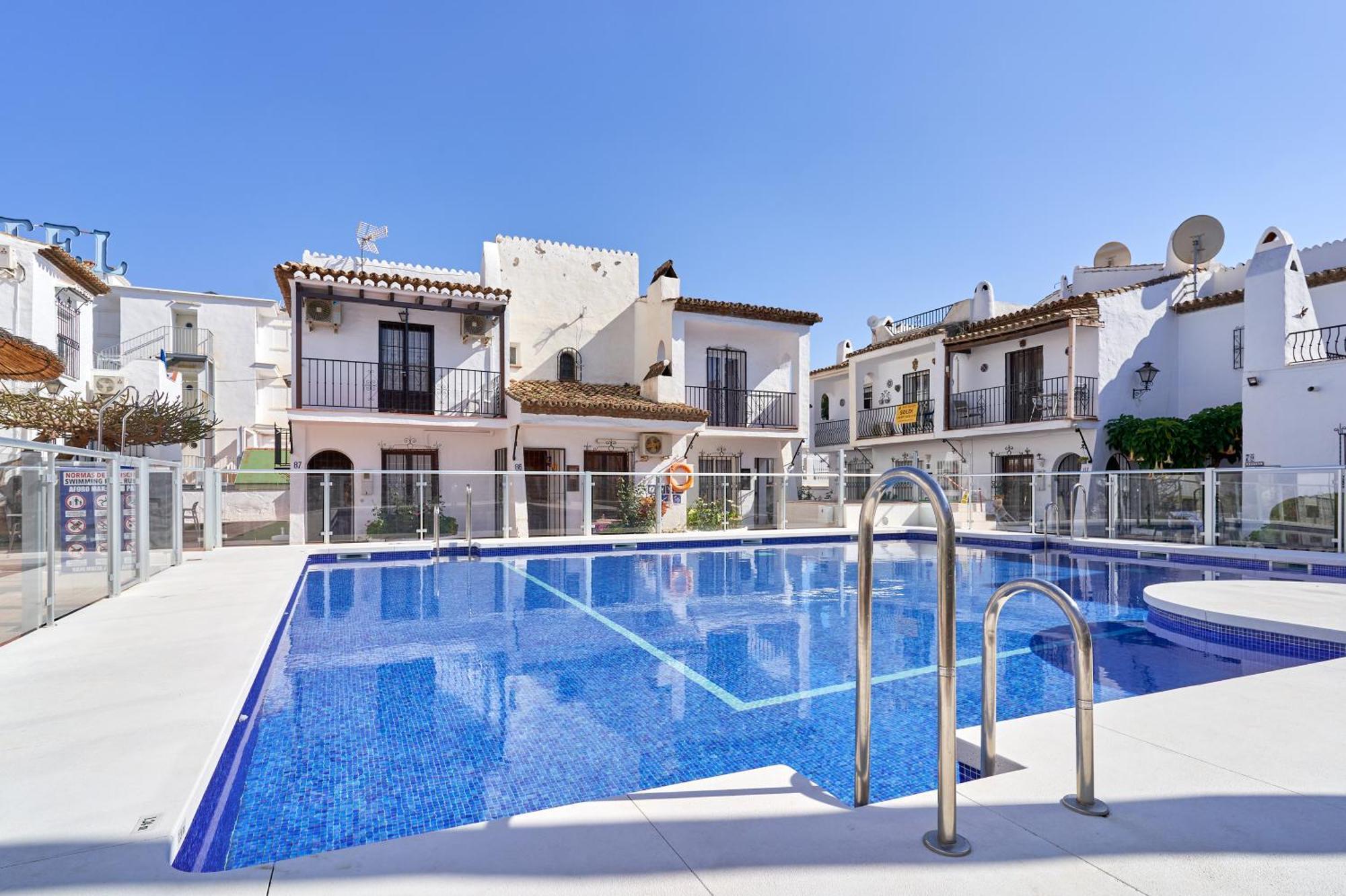 Charming Townhouse In Nueva Сasa de vacaciones Nerja