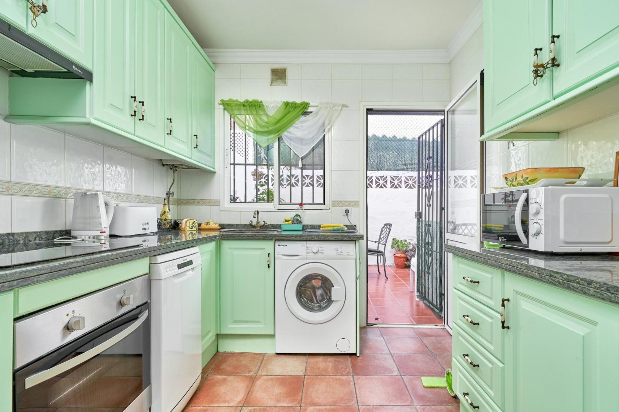 Charming Townhouse In Nueva * Nerja