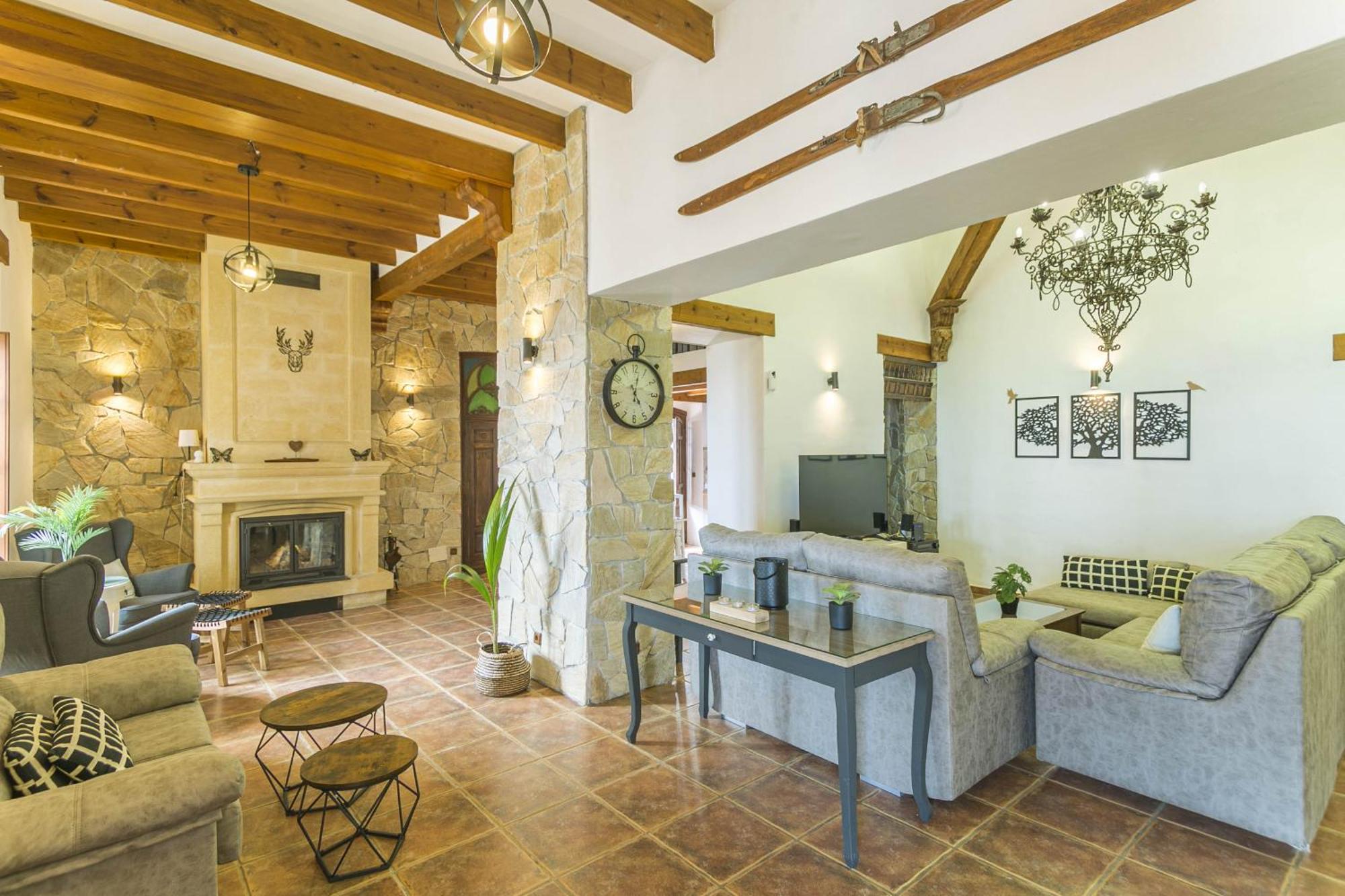 Canovas - Leones Villa Nerja