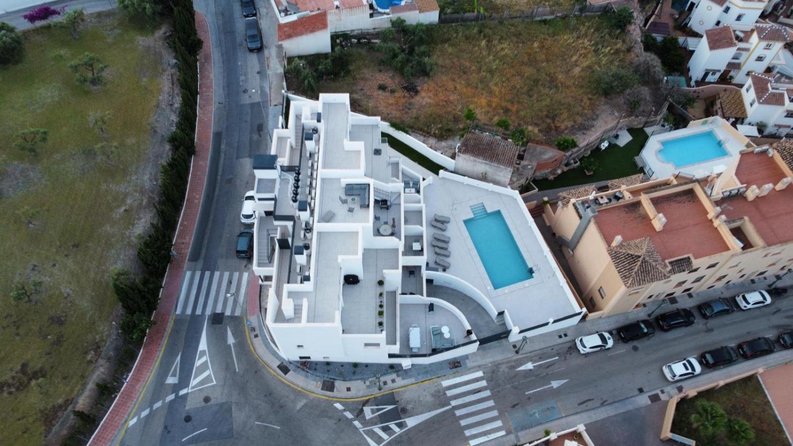 Con Piscina Y Garaje