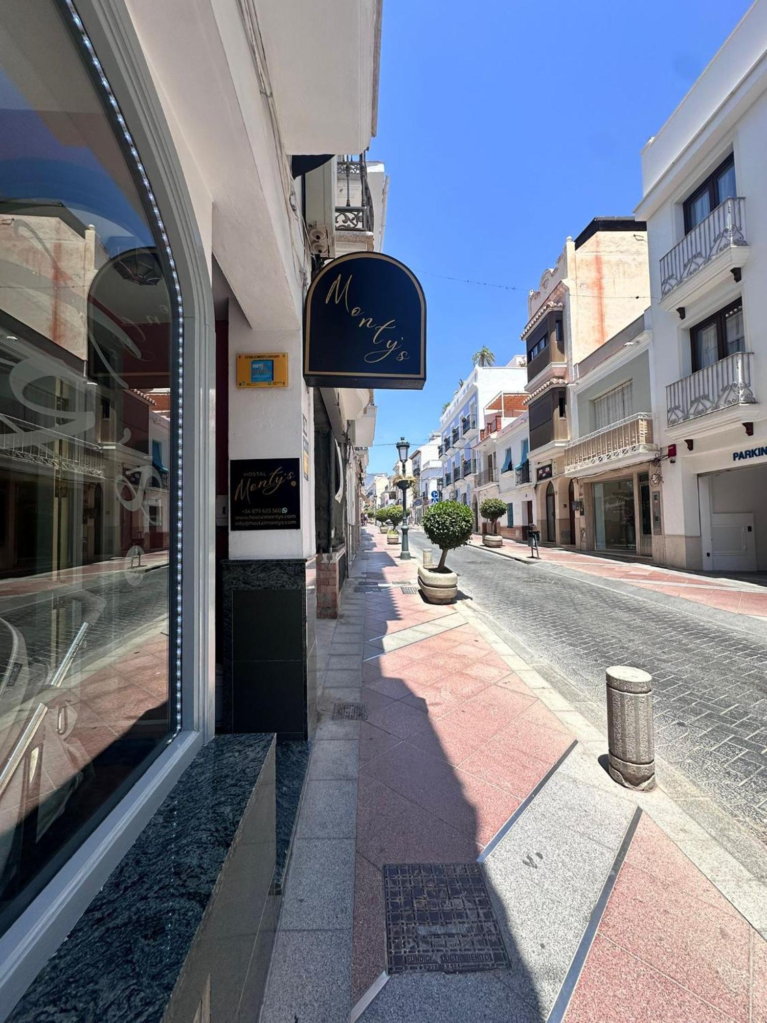 Hostel Montys Nerja