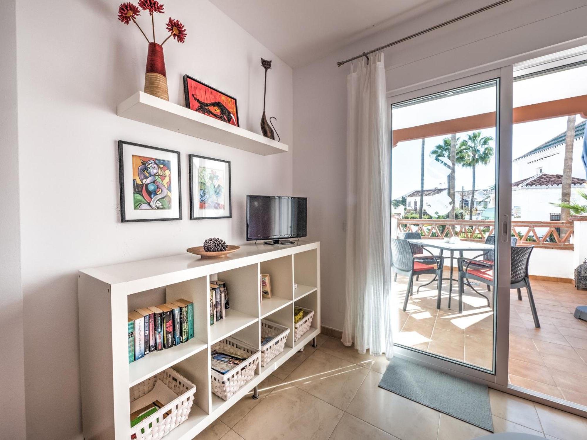 Apartment With Pool Near Burriana Beach, Nerja