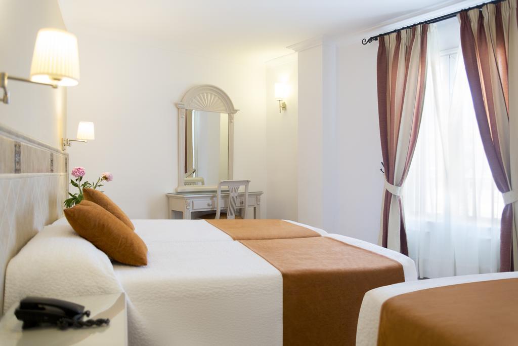 Hotel Plaza Cavana 3*