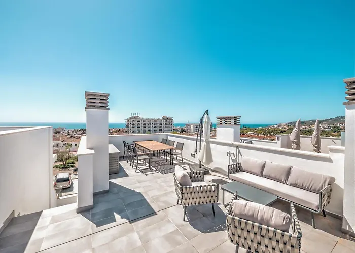 New Luxurious House With Rooftop Terrace And Pool