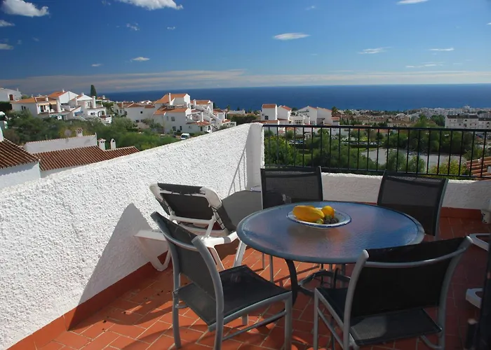 Nerja - Tolle Aussicht Und Poolbereich