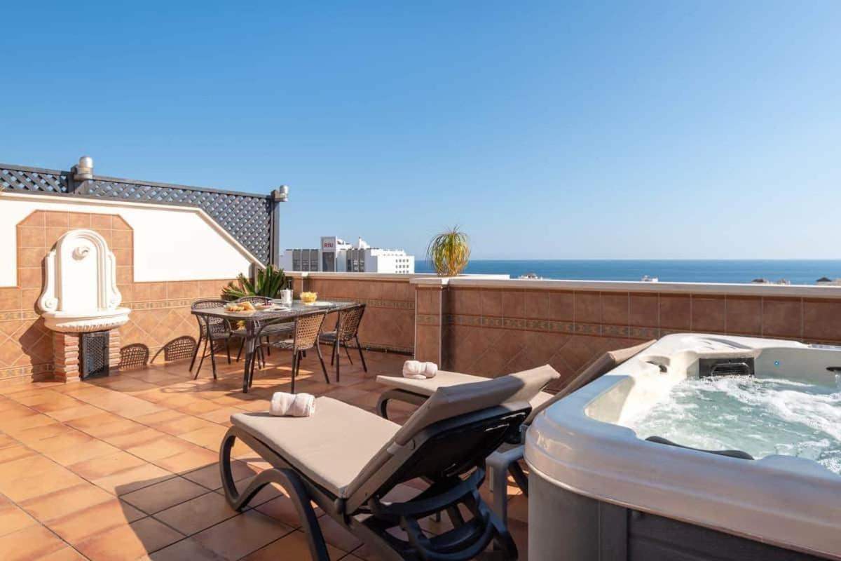 Apartamento Stunning Penthouse In The Centre Of Nerja