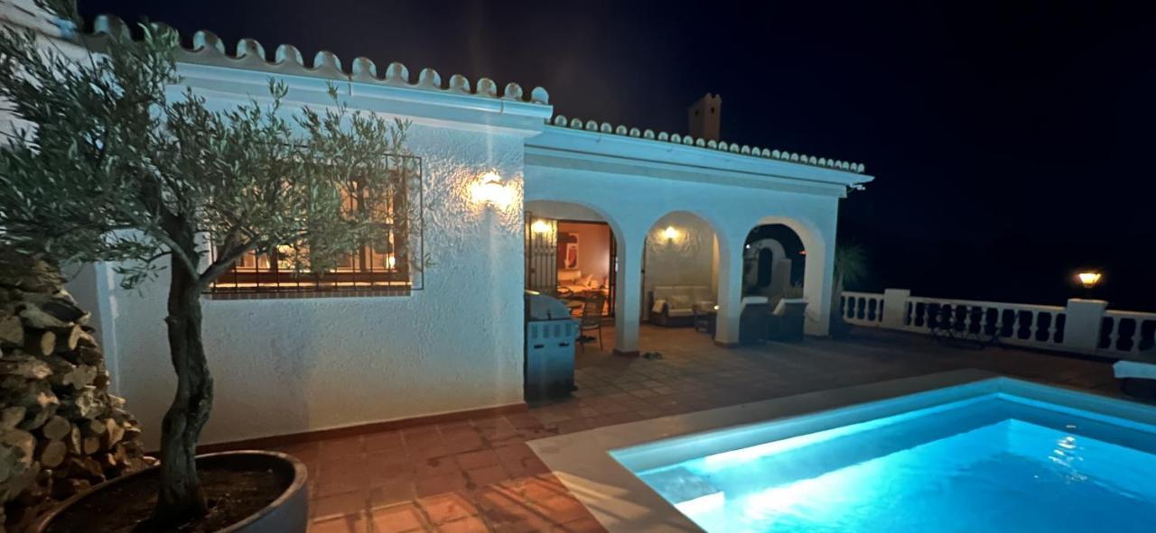 Romantic White -private Pool