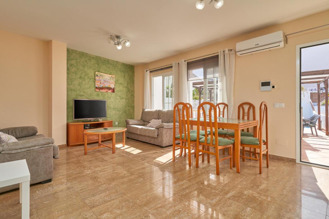 Vivienda Con Piscina