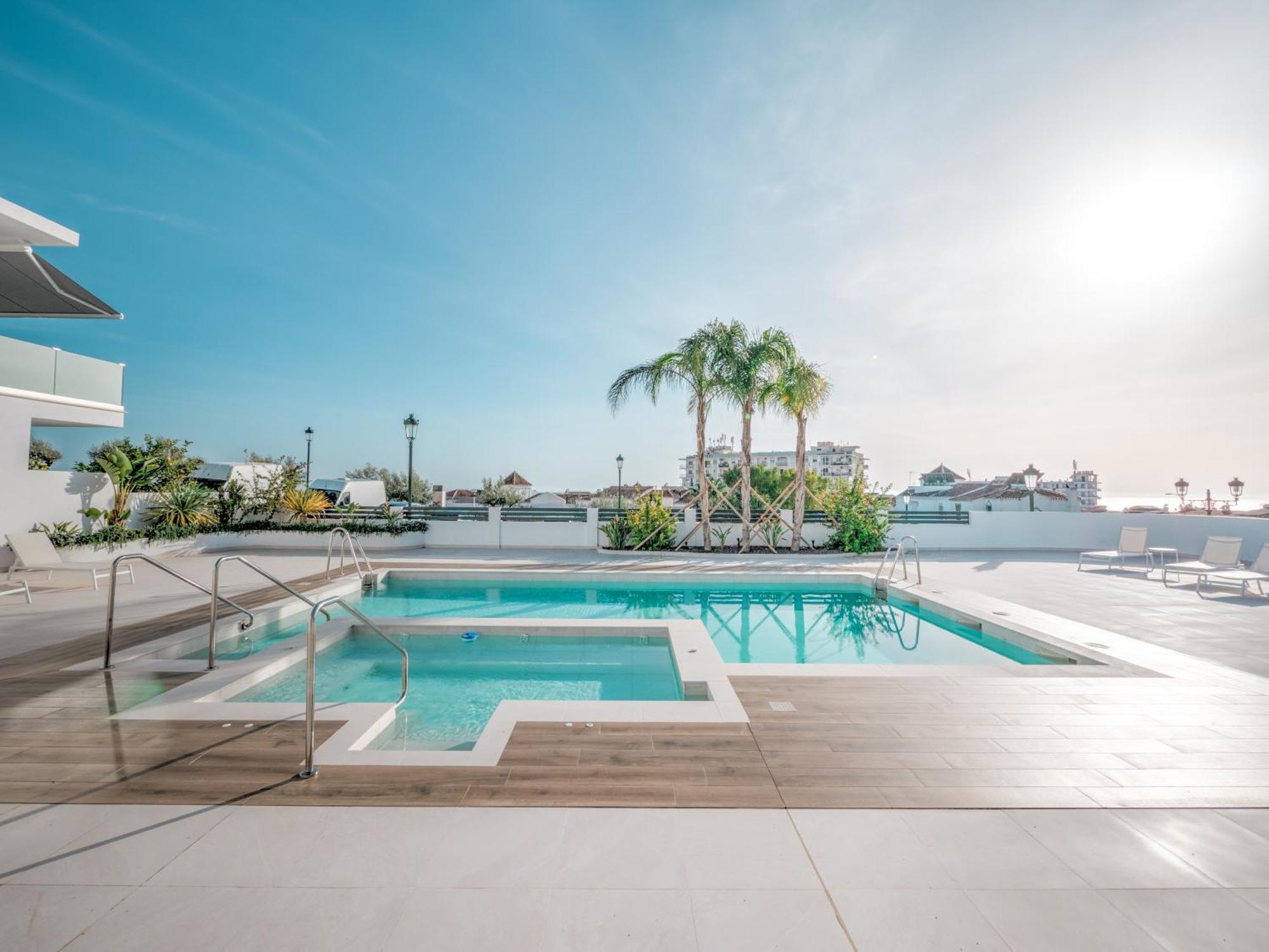 New Luxurious House With Rooftop Terrace And Pool Сasa de vacaciones Nerja