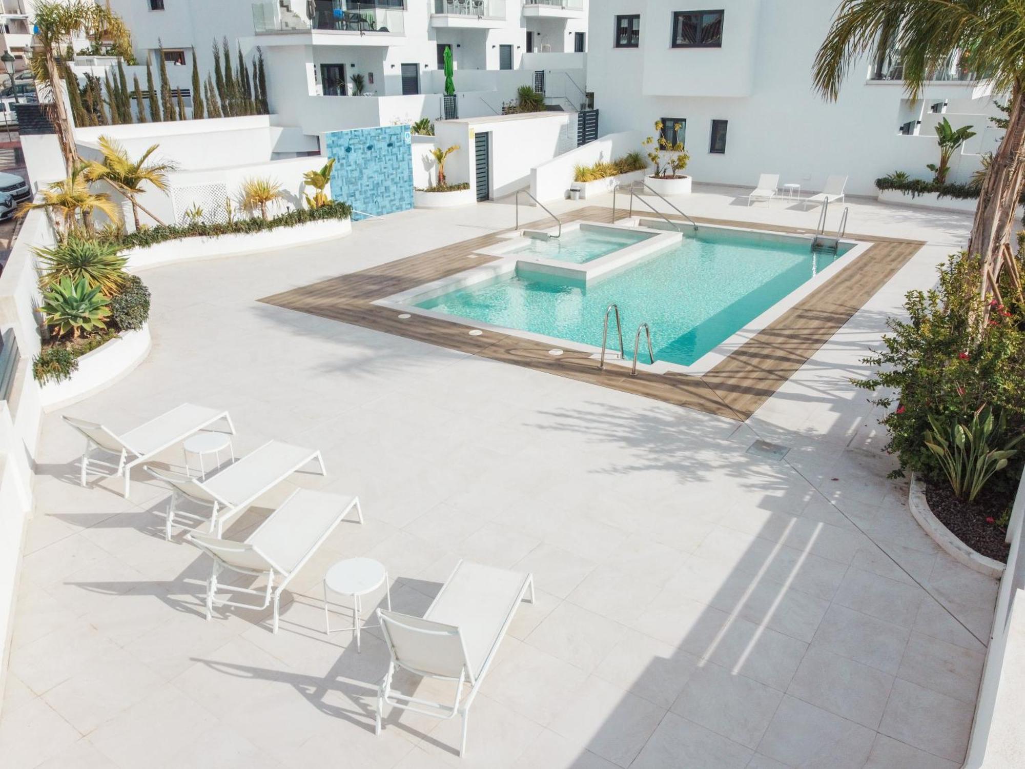 New Luxurious House With Rooftop Terrace And Pool Nerja