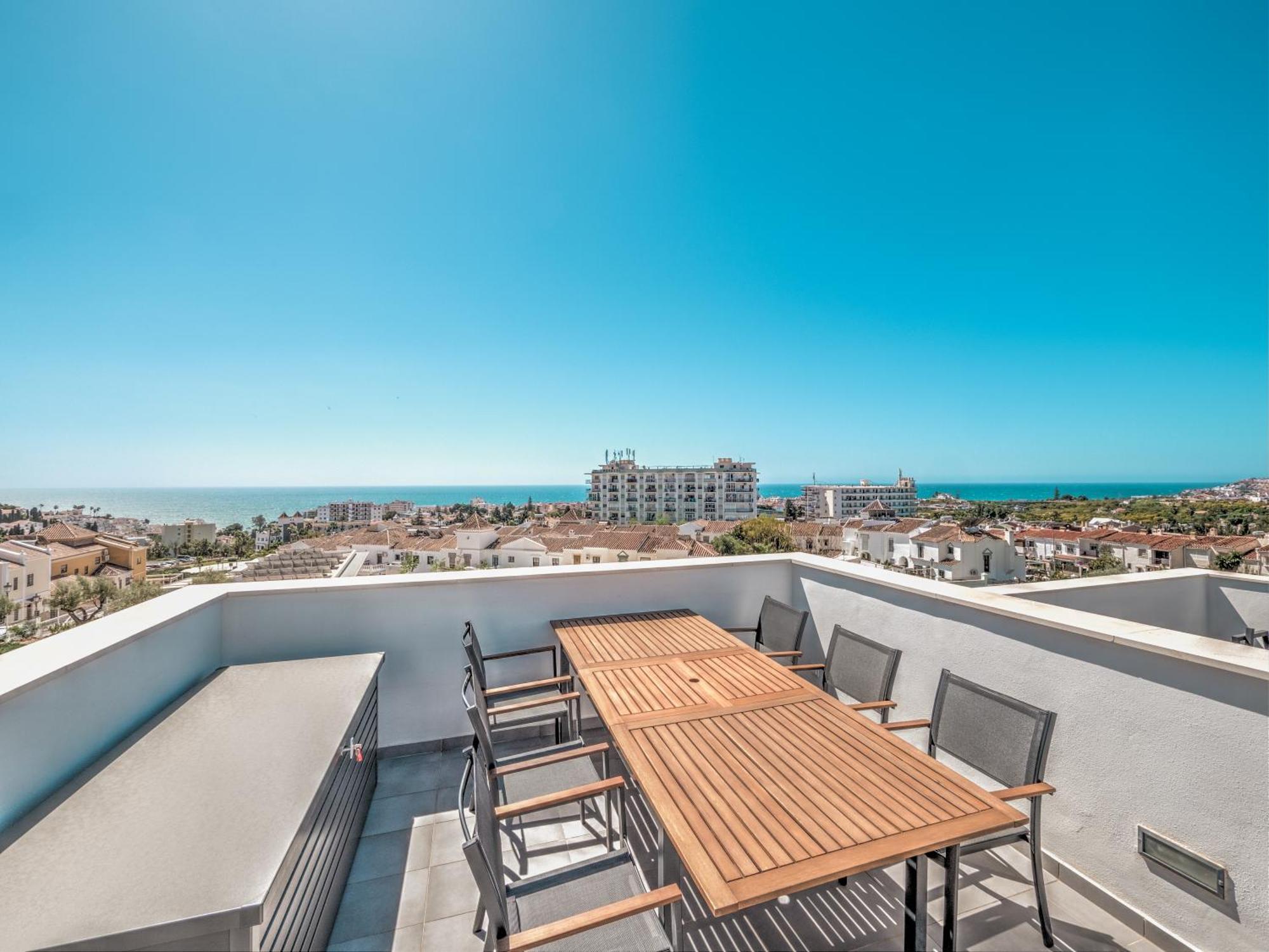 New Luxurious House With Rooftop Terrace And Pool Сasa de vacaciones *