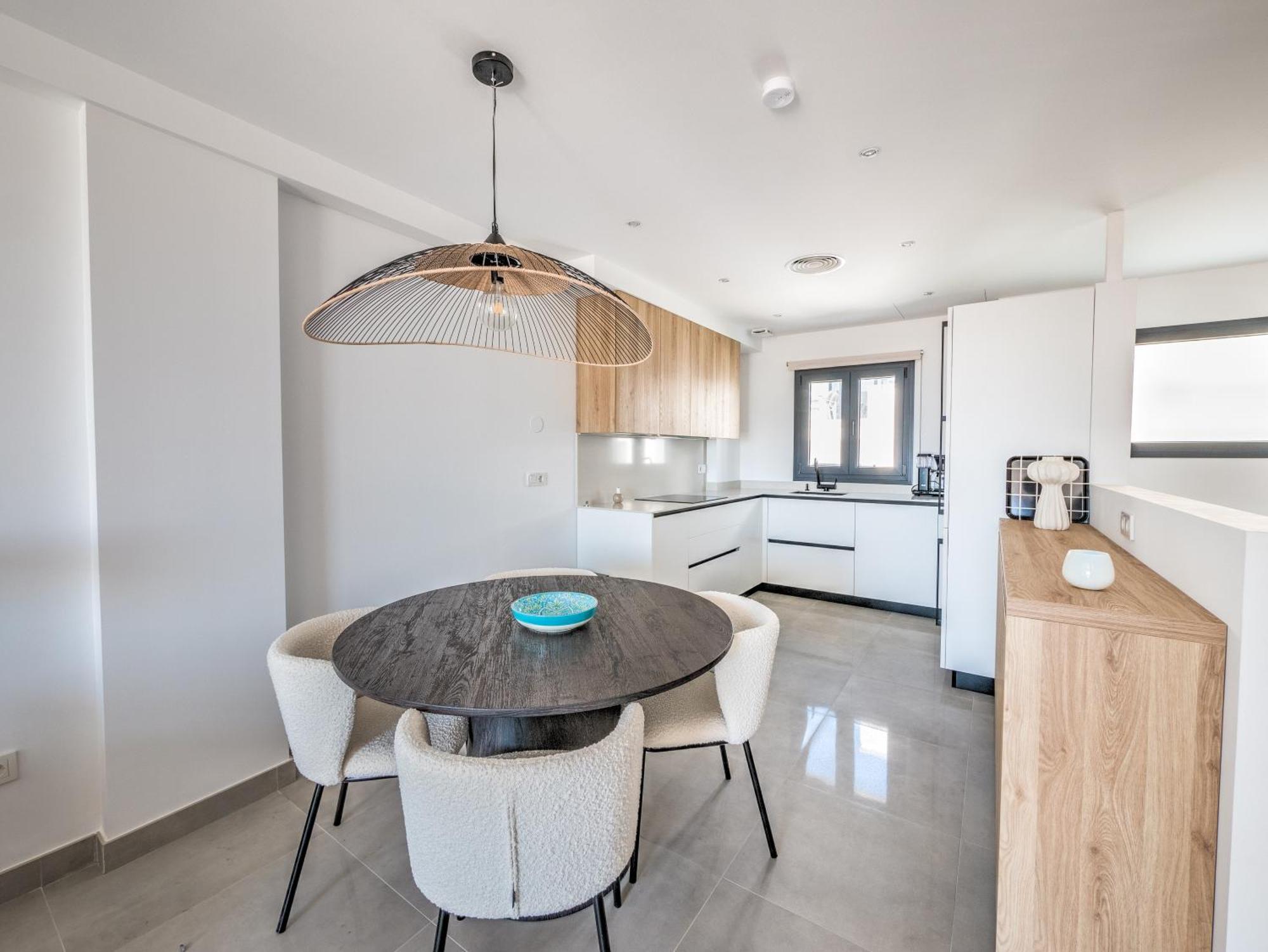 Сasa de vacaciones New Luxurious House With Rooftop Terrace And Pool