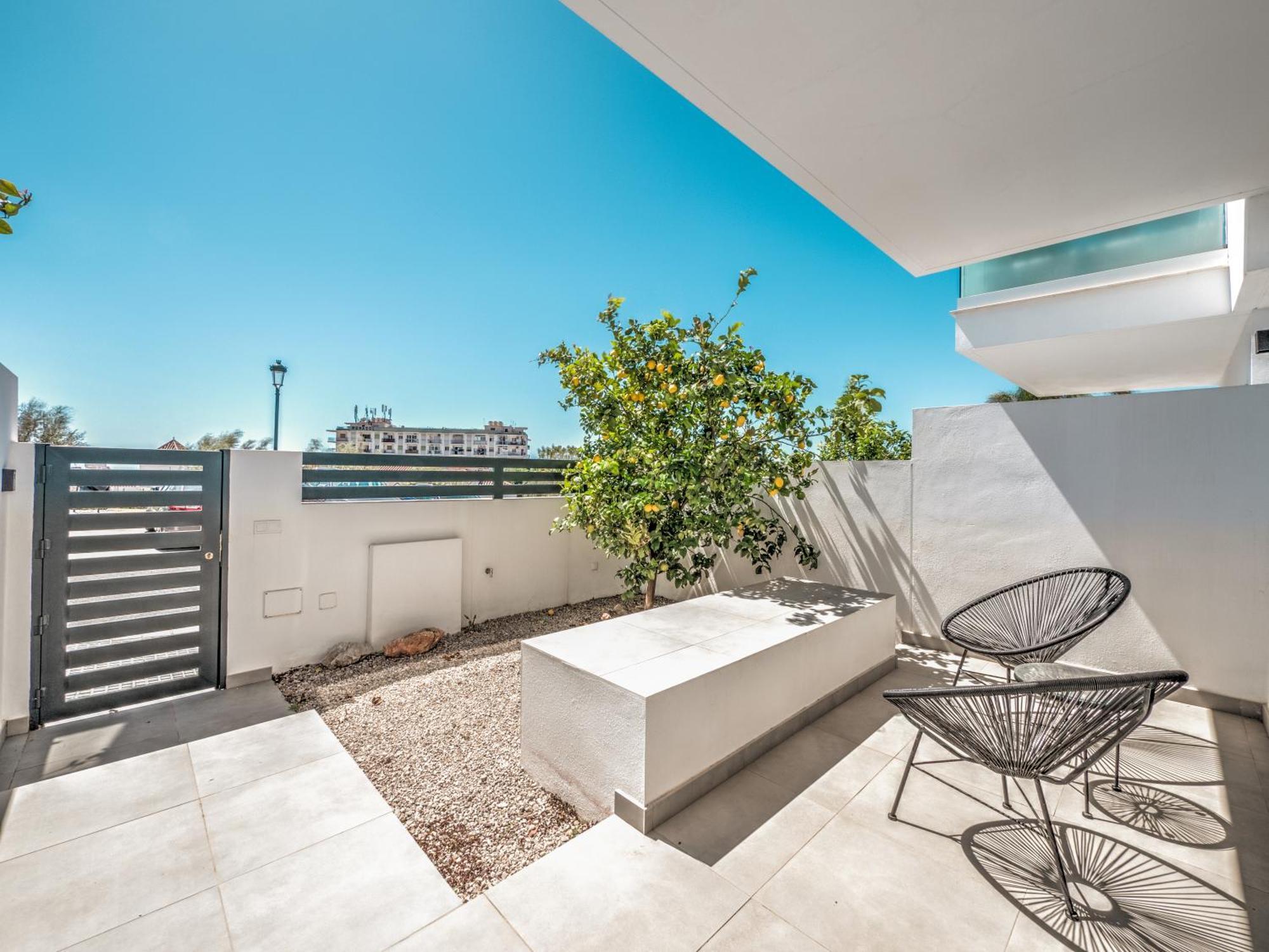 New Luxurious House With Rooftop Terrace And Pool