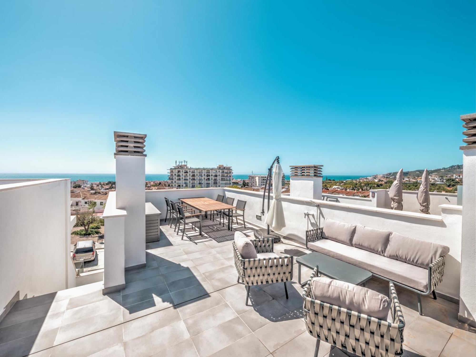 New Luxurious House With Rooftop Terrace And Pool Nerja