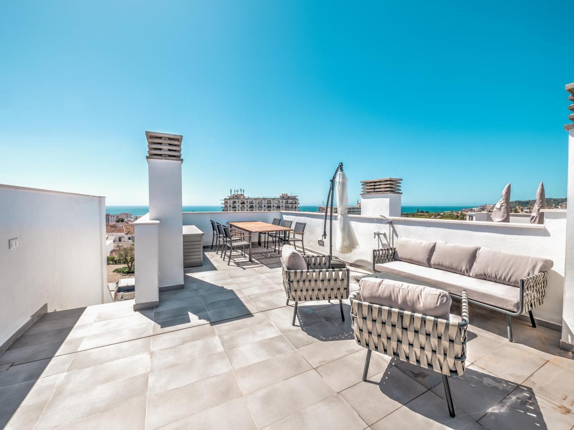 Сasa de vacaciones New Luxurious House With Rooftop Terrace And Pool Nerja