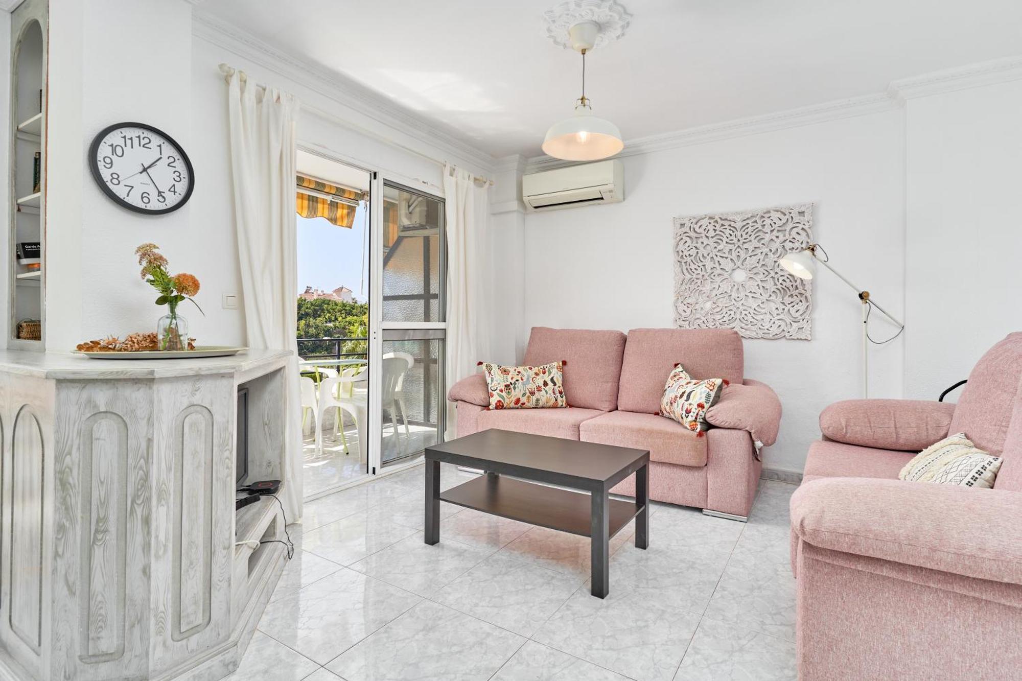 Hawaii 1st Floor Burriana, Apartamento Nerja