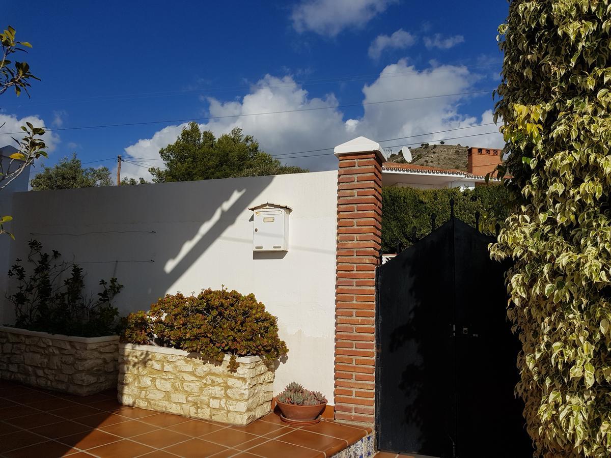 - Zeezicht, Zwembad * Nerja
