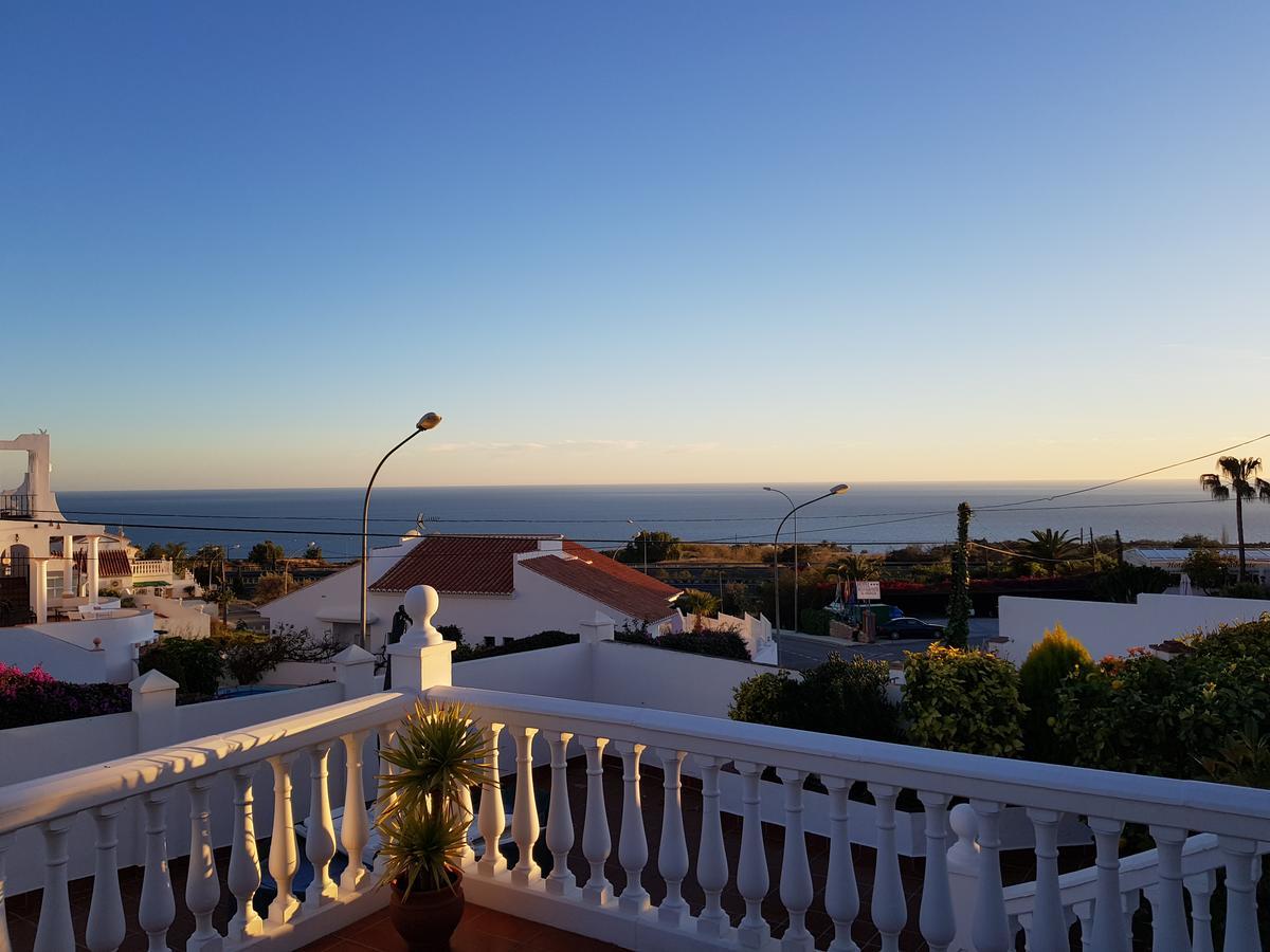 - Zeezicht, Zwembad Villa Nerja