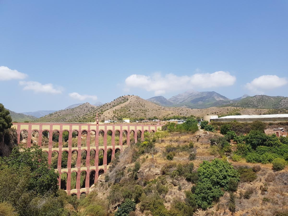 - Zeezicht, Zwembad Villa Nerja